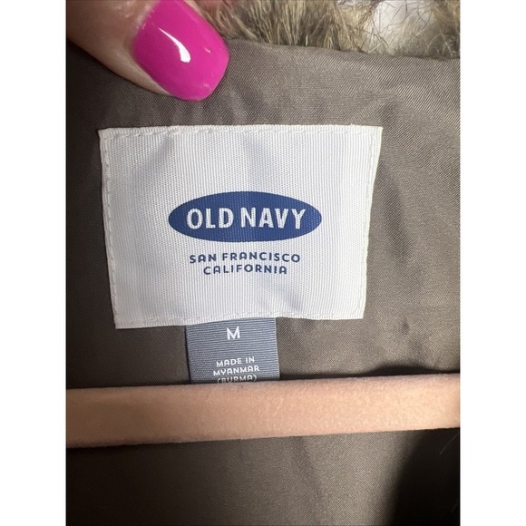 Old Navy Faux Fur Lined Vest Women's Size Medium NWT - Picture 2 of 8